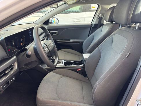 Used 2025 Kia K4 FWD image 28