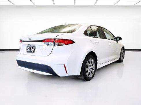 Used 2022 Toyota Corolla LE image 4