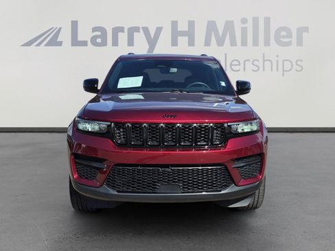 Used 2023 Jeep Grand Cherokee Altitude AWD/4WD image 8