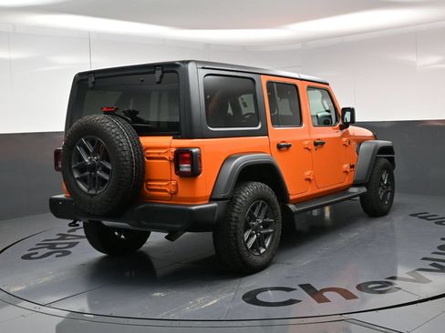 Used 2025 Jeep Wrangler Unlimited Sport AWD/4WD image 17