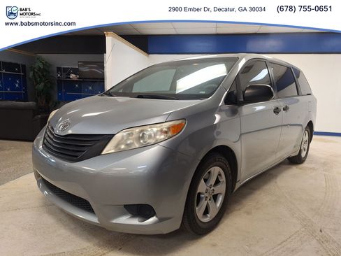 Used 2011 Toyota Sienna FWD image 25