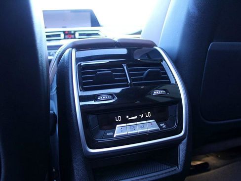 Used 2019 BMW X7 xDrive50i w/ M Sport Package image 18