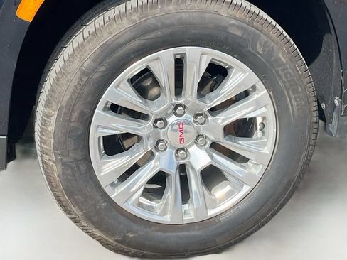 Used 2024 GMC Yukon XL Denali AWD/4WD image 34