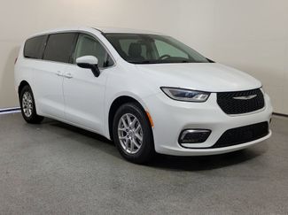Used 2023 Chrysler Pacifica Touring-L FWD video 1