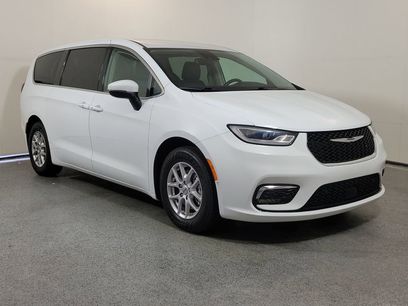 Used 2023 Chrysler Pacifica Touring-L