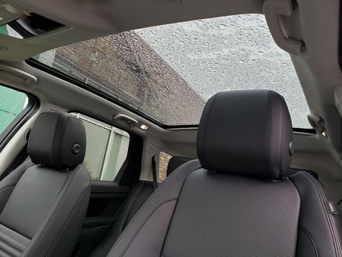 New 2025 Land Rover Discovery Sport S image 21