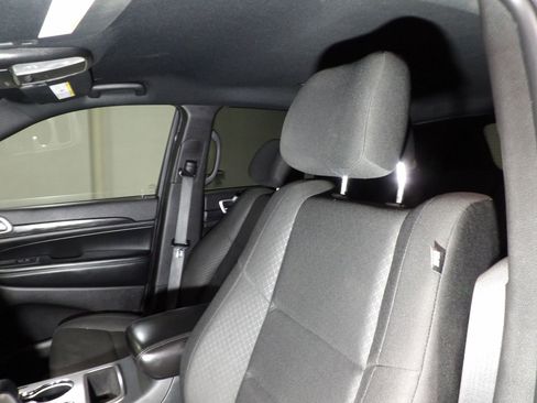 Used 2020 Jeep Grand Cherokee Laredo AWD/4WD image 11