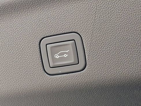 Certified 2025 Chevrolet Suburban LT AWD/4WD image 31