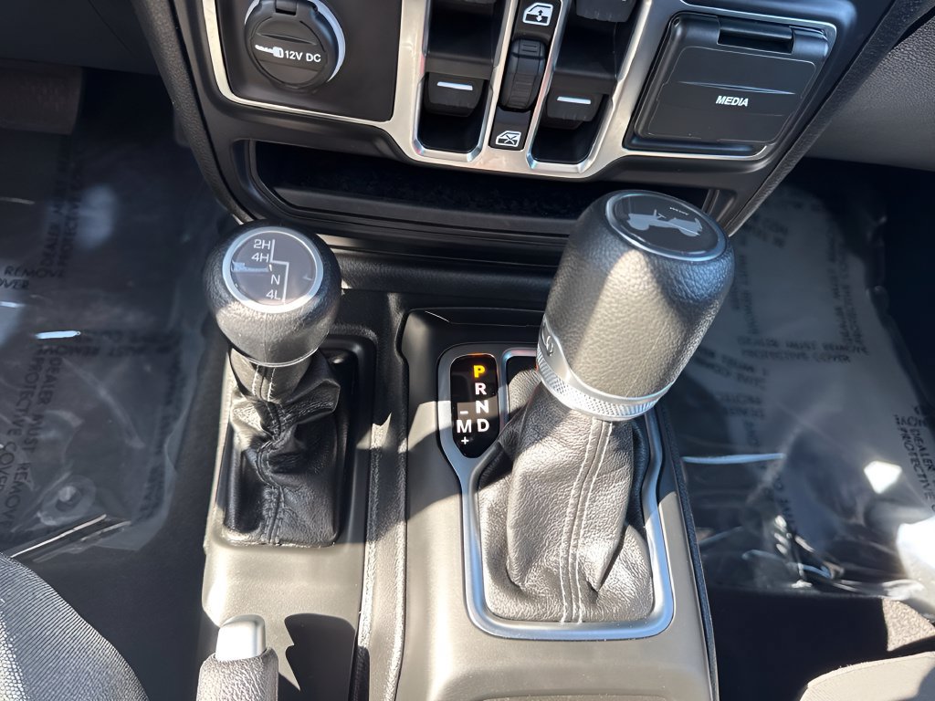 Used 2026 Jeep Wrangler Unlimited Sahara AWD/4WD image 12