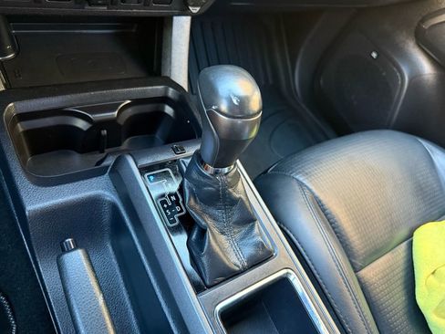 Used 2019 Toyota Tacoma TRD Sport AWD/4WD image 39