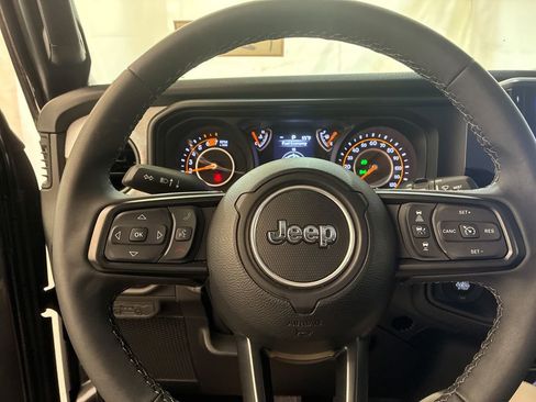 Used 2025 Jeep Wrangler Sport S AWD/4WD image 14