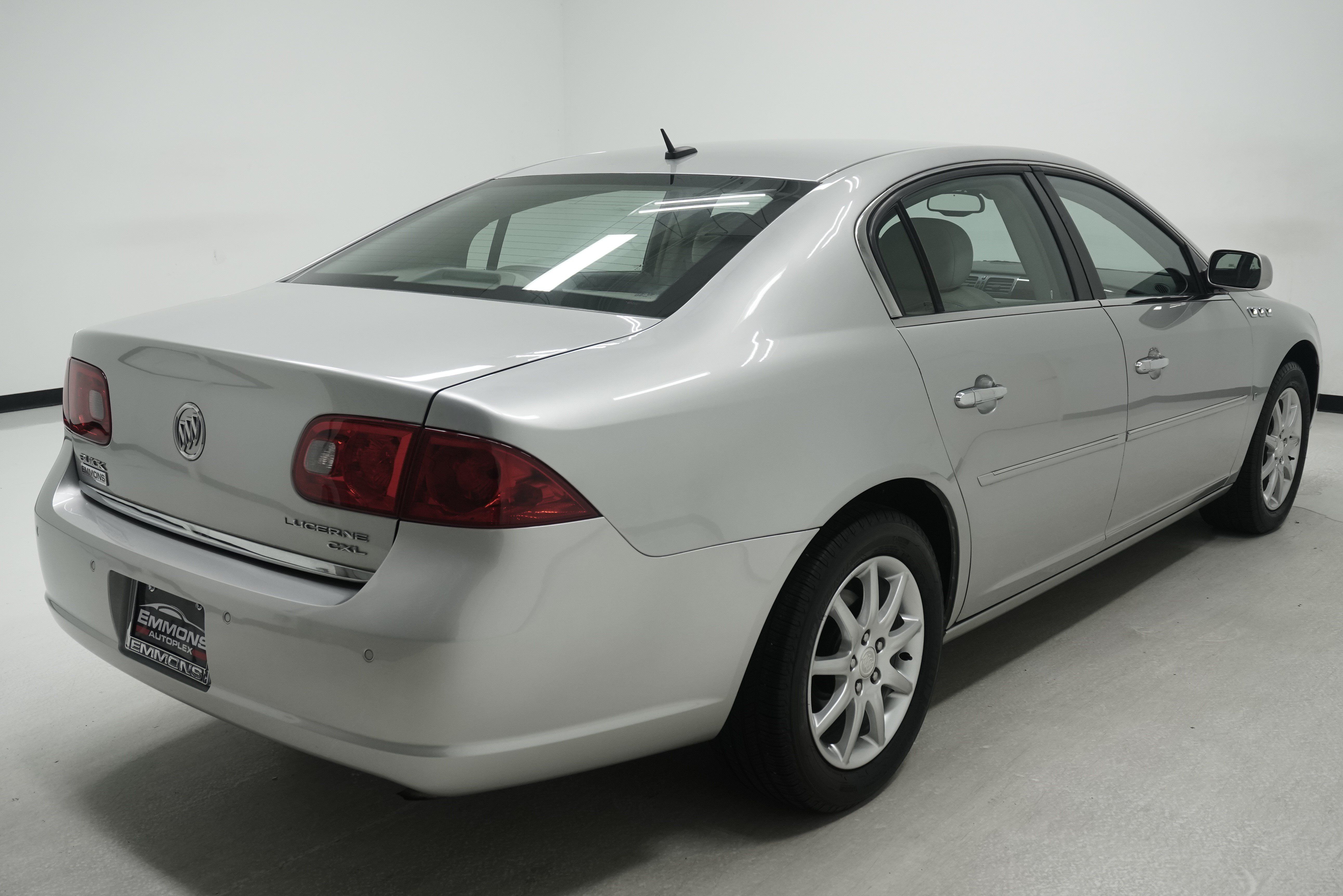 Used 2008 Buick Lucerne CXL w/ Driver Confidence Package FWD image 4