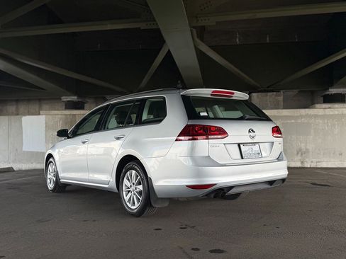 Used 2017 Volkswagen Golf S image 5