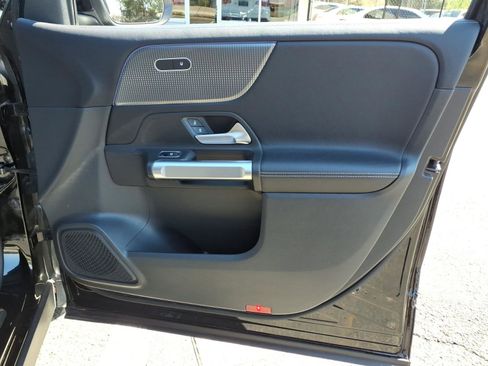 Certified 2022 Mercedes-Benz GLB 250 4MATIC image 11