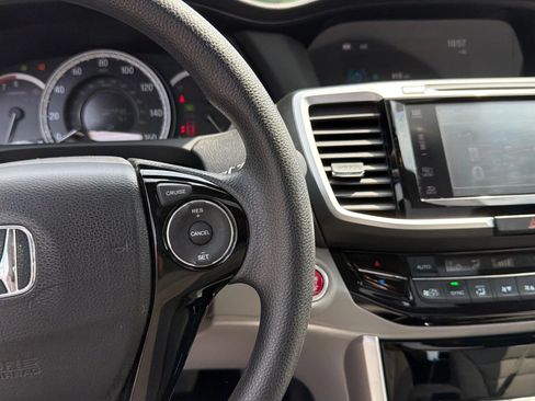 Used 2017 Honda Accord EX image 26