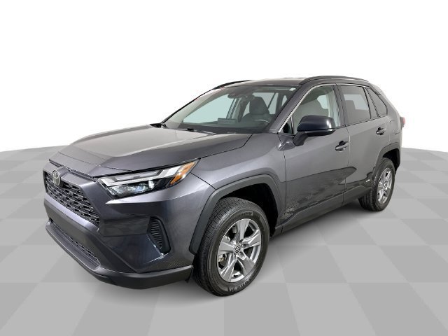 Used 2025 Toyota RAV4 LE AWD/4WD image 4
