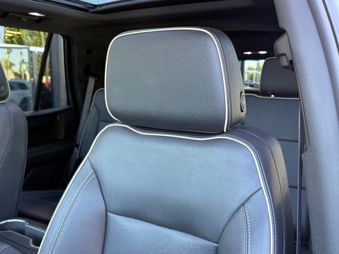 Used 2025 GMC Yukon Elevation AWD/4WD image 3