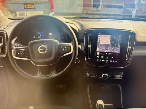 Used 2023 Volvo XC40 B5 Plus w/ Climate Package AWD/4WD image 4