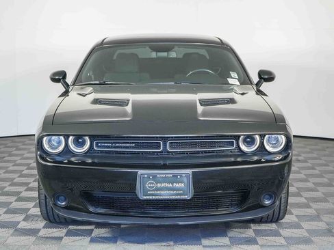 Used 2019 Dodge Challenger SXT image 2