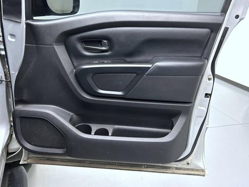 Used 2017 Nissan Titan S AWD/4WD image 16