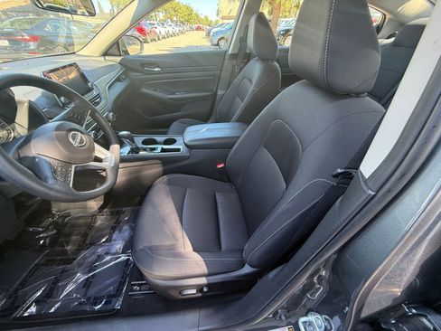 Used 2025 Nissan Altima 2.5 SV image 24