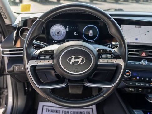 Used 2025 Hyundai Elantra SEL FWD image 18
