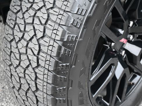 Used 2025 GMC Sierra 1500 Elevation image 14