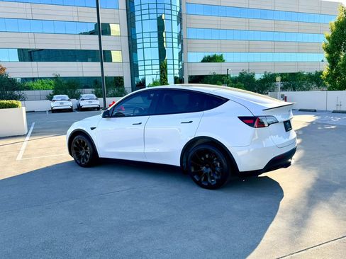 Used 2020 Tesla Model Y Long Range AWD/4WD image 16