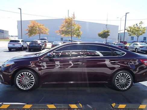 Used 2016 Toyota Avalon Limited w/ Toyota Safety Sense Package image 5