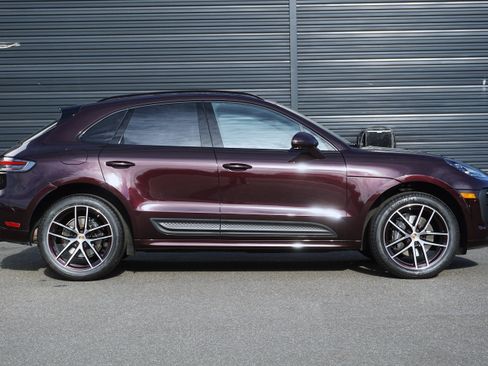 Certified 2023 Porsche Macan AWD/4WD image 12