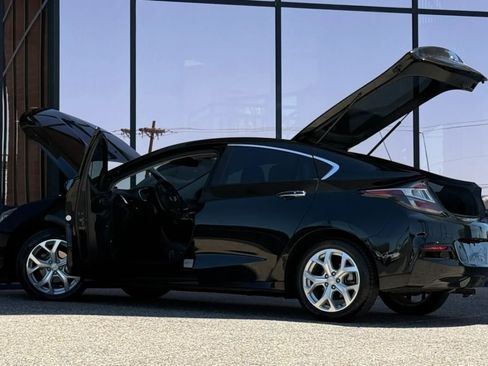 Used 2018 Chevrolet Volt Premier w/ Driver Confidence Package FWD image 29