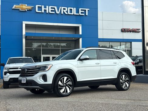 Used 2024 Volkswagen Atlas SE AWD/4WD image 17