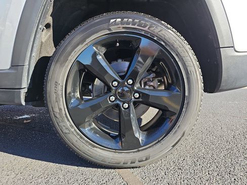 Certified 2023 Jeep Grand Cherokee Altitude image 33