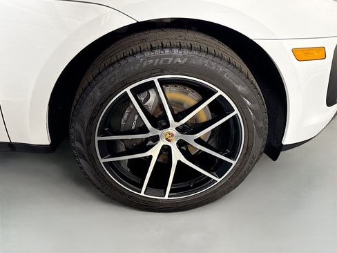 Used 2023 Porsche Macan AWD/4WD image 32