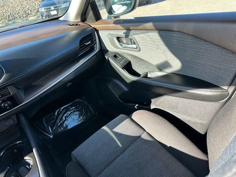 Used 2023 Nissan Rogue SV image 22