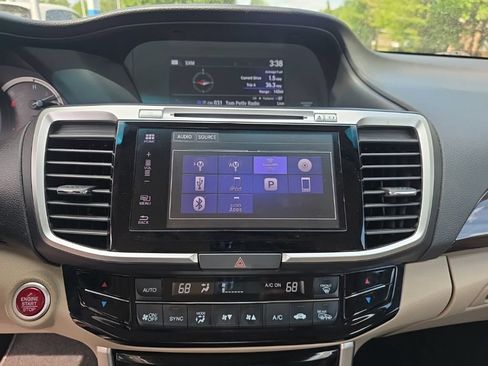 Used 2017 Honda Accord EX-L image 16