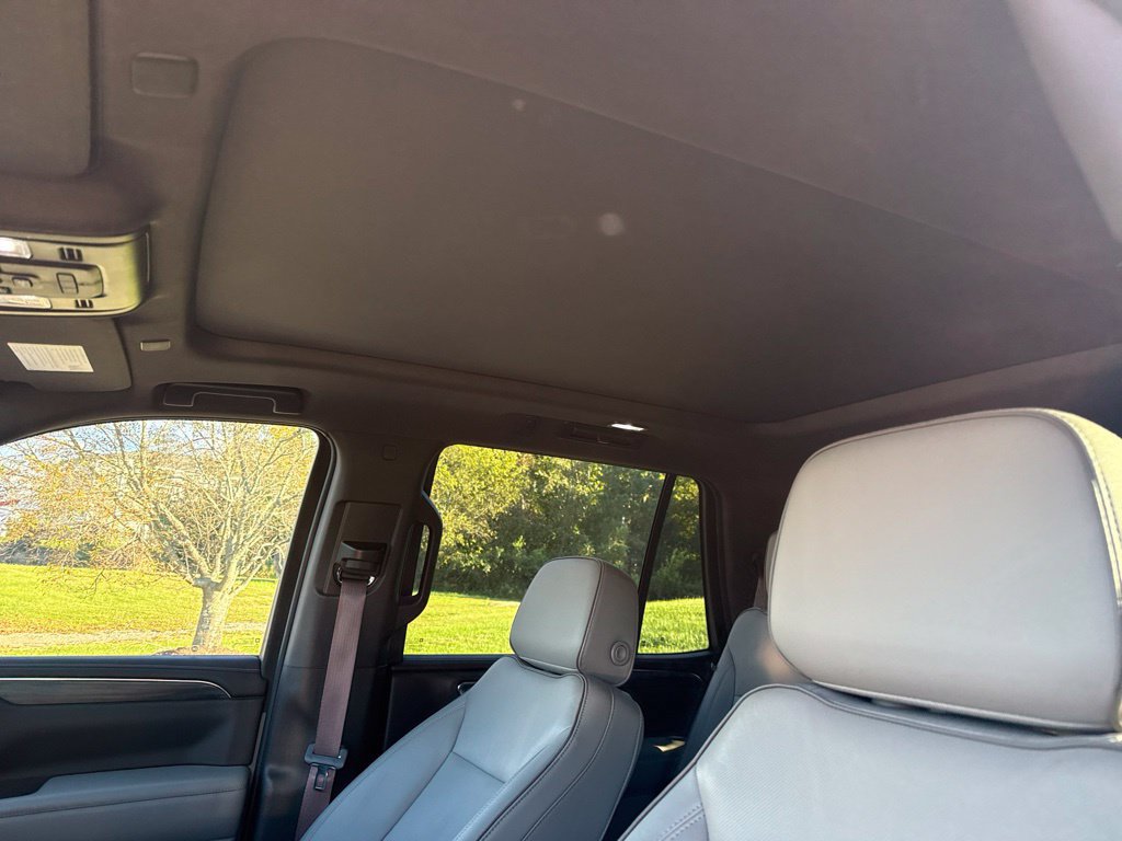 Used 2022 GMC Yukon SLT w/ SLT Premium Package AWD/4WD image 7