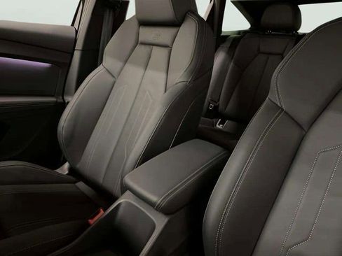 Used 2024 Audi Q4 e-tron Premium Plus w/ Premium Plus image 9