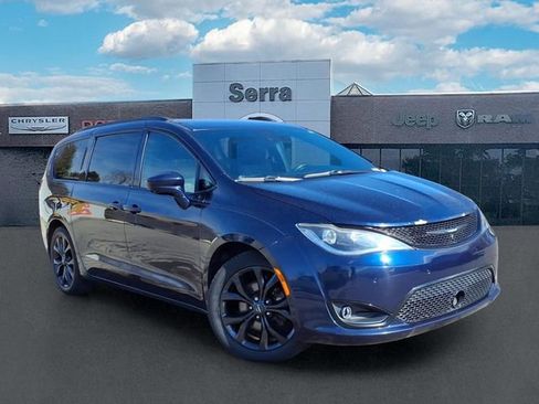 Used 2019 Chrysler Pacifica Touring-L Plus w/ Advanced Safetytec Group FWD image 1