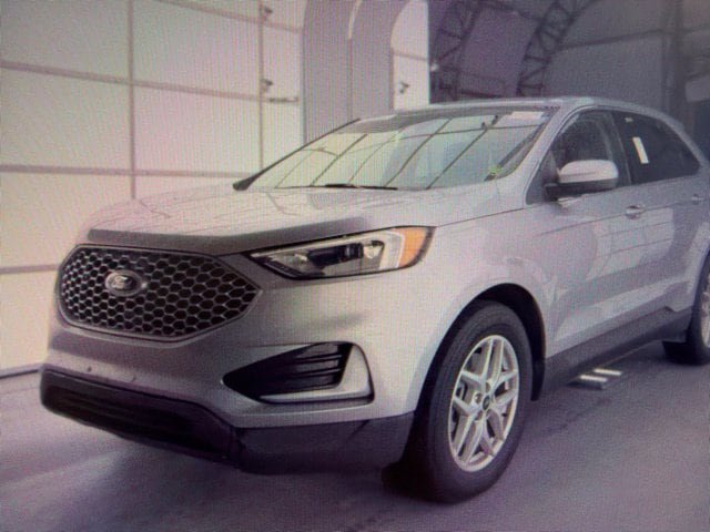 Used 2023 Ford Edge SEL AWD/4WD image 3