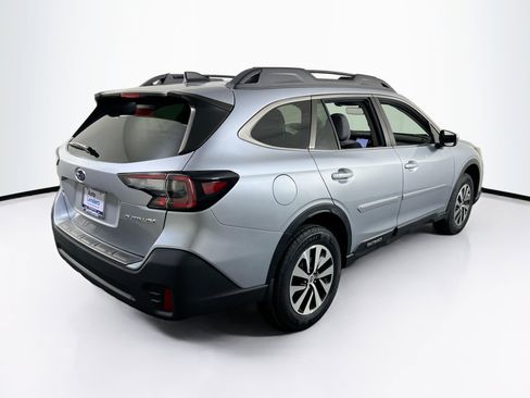 Used 2022 Subaru Outback Premium image 5