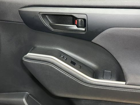 Used 2023 Toyota Highlander LE image 38