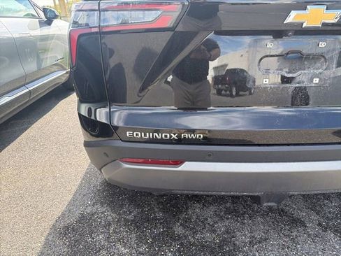 Used 2025 Chevrolet Equinox LT w/ Convenience Package II AWD/4WD image 3