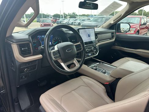 Used 2024 Ford Expedition Limited AWD/4WD image 4