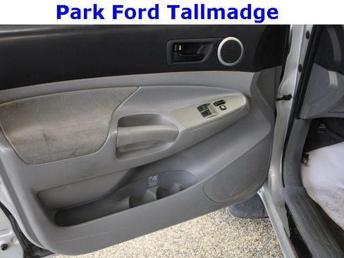 Used 2005 Toyota Tacoma PreRunner image 11