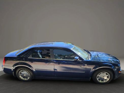 Used 2005 Chrysler 300 Touring image 12