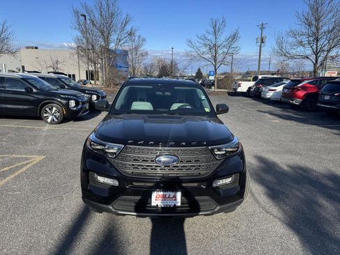Used 2021 Ford Explorer XLT w/ Equipment Group 202A AWD/4WD image 6