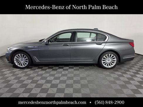 Used 2017 BMW 740i xDrive image 7