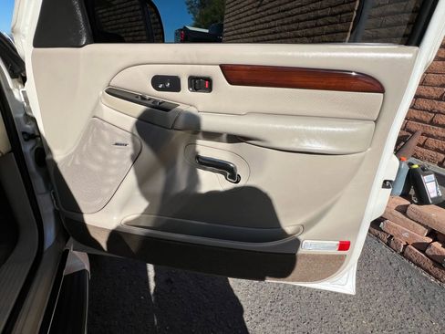 Used 2003 Cadillac Escalade AWD image 17