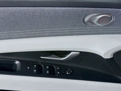 Certified 2022 Hyundai Elantra Limited image 26